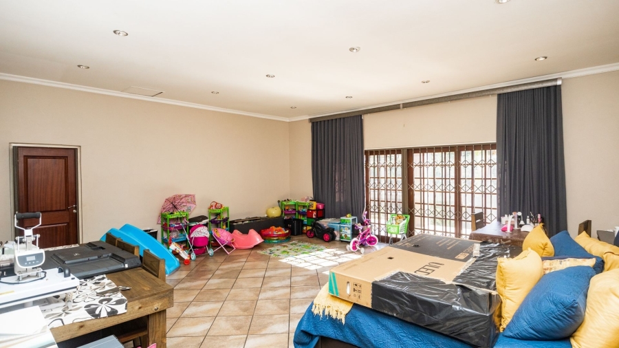5 Bedroom Property for Sale in Protea Park North West